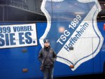 e vor dem Hoffenheimer Bus